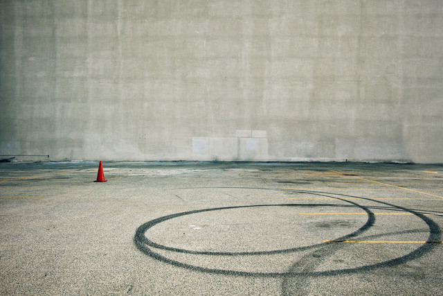 Estacionamiento (con Orange Cone) por Jeff Seltzer