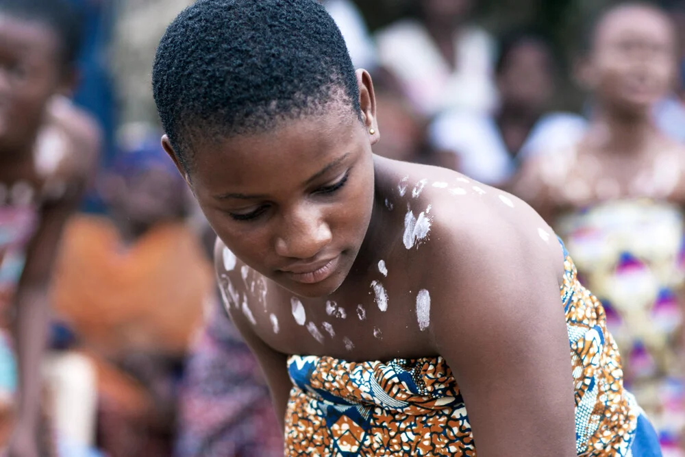 Bailando “Gabada“, pueblo de Amedzofe, región de Volta - Fotografía Fineart por Lucía Arias Ballesteros