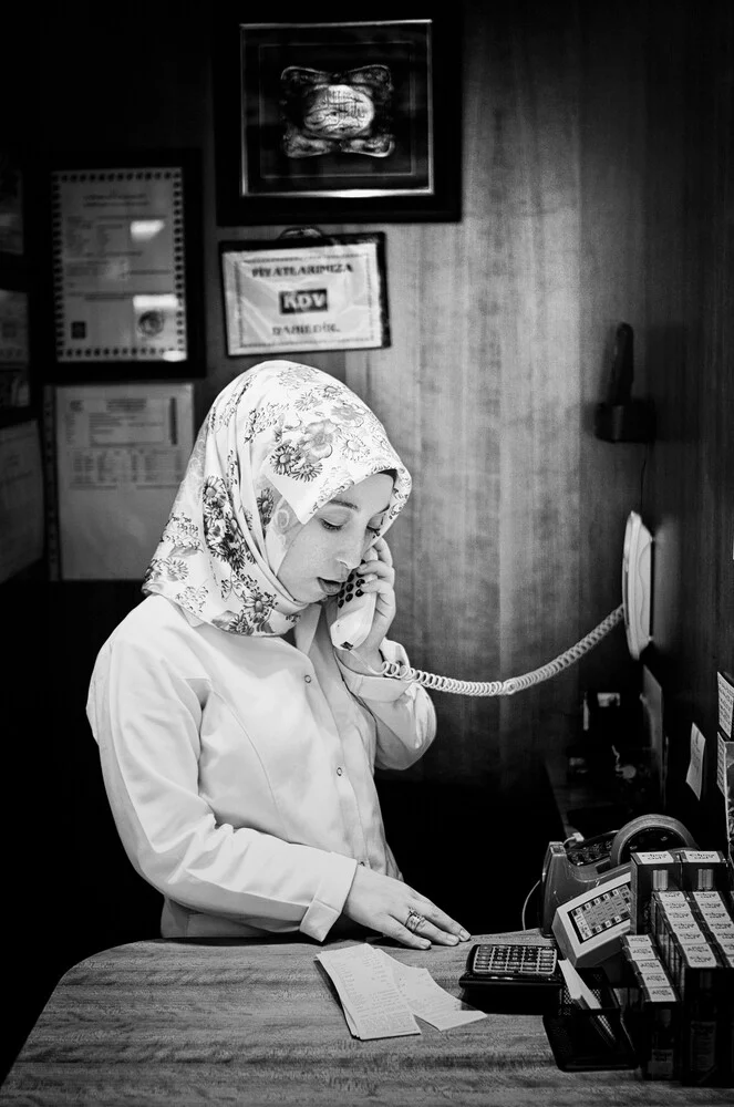 Verkäuferin en Estambul - fotokunst de Victoria Knobloch