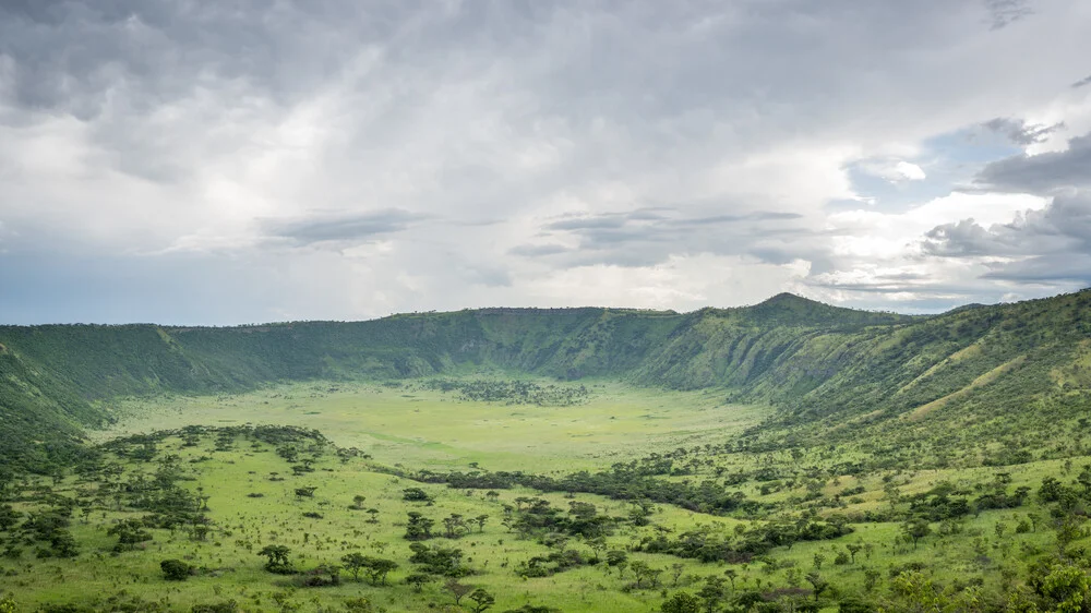 Panorama paisaje de la caldera Parque Nacional Queen Elisabeth Uganda - Fotografía artística de Dennis Wehrmann
