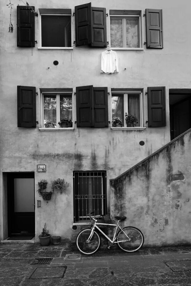 Un día normal en Grado, Italia - Fotografía artística de Angelika Stern
