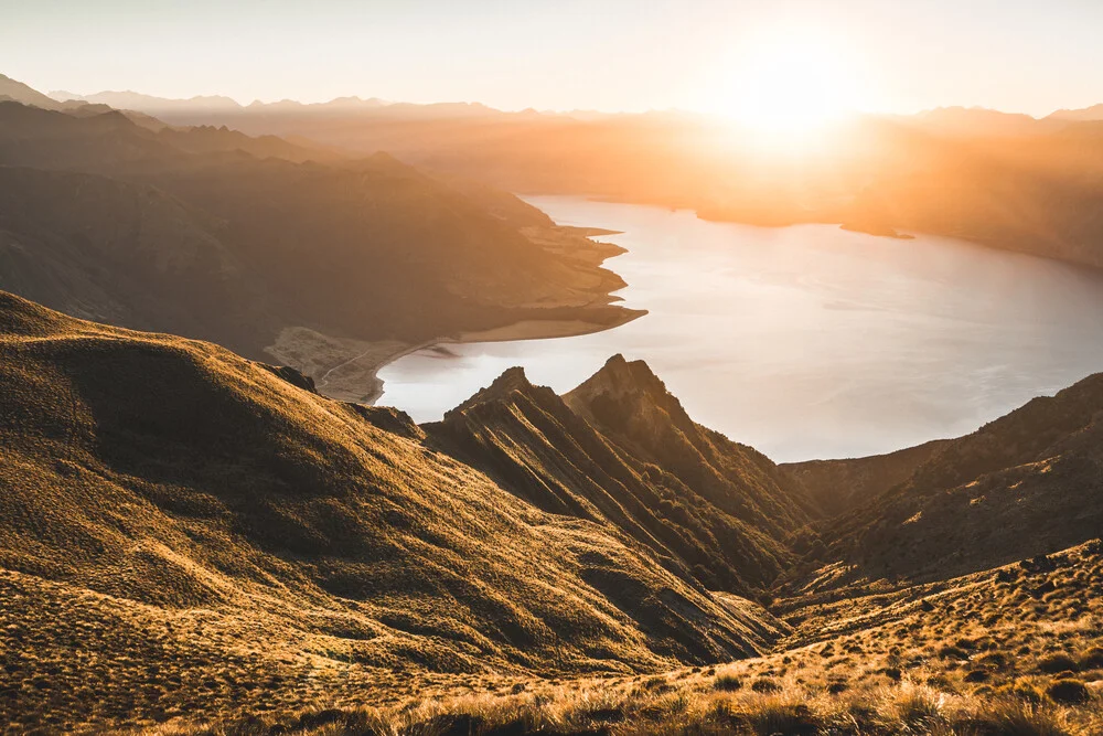 Sonnenaufgang in der Nähe von Wanaka, Neuseeland - fotokunst de Roman Königshofer