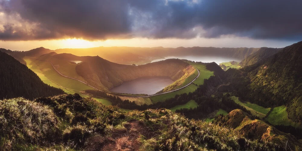 Lago del cráter en las Azores - Fotografía artística de Jean Claude Castor
