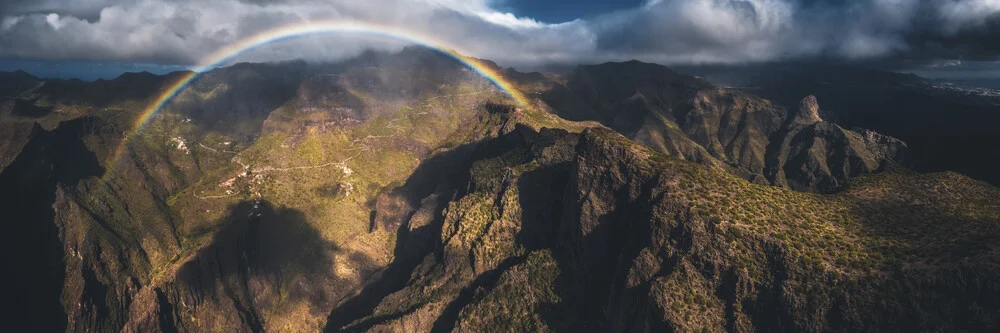 Panorama aéreo del valle de Masca en Tenerife - Fotografía artística de Jean Claude Castor