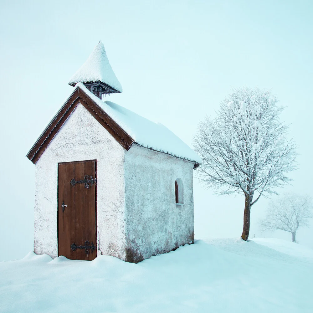 Capilla en la nieve - Fotografía artística de Franz Sussbauer