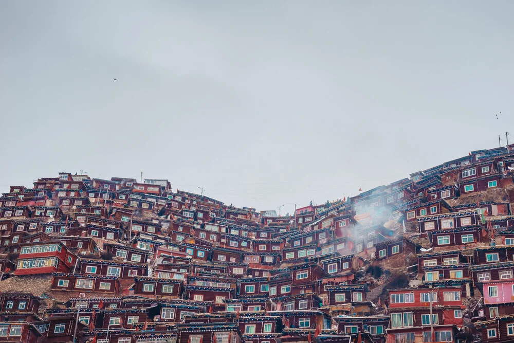 Casas rojas en el condado de Sertar - Fotografía artística de Li Ye