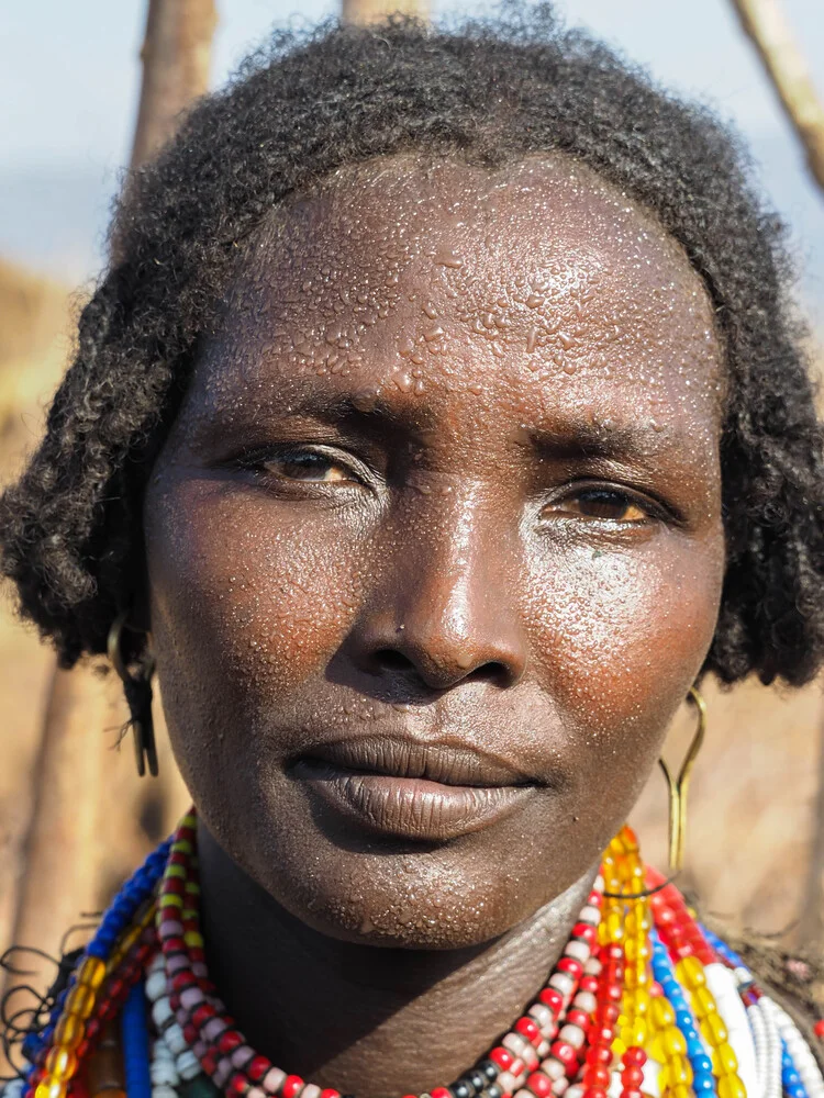 Mujer de la tribu Arbore - Fotografía artística de Phyllis Bauer