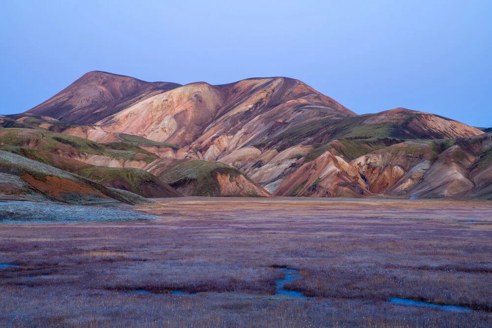 Coloridas montañas de Islandia - Fotografía artística de Franz Sussbauer