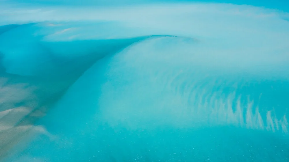 ola azul - Fotografía artística de Leander Nardin
