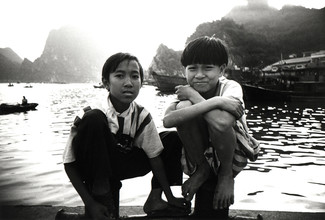 Jacqy Gantenbrink, Dos niños en Vietnam - Vietnam, Asia)