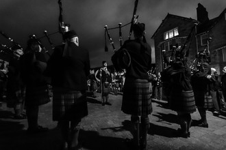 Jörg Faißt, banda de gaiteros, night before highland Games, Braemar (Escocia)