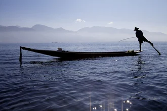 Fisher en el lago Inle, Myanmar. - Fotografía artística de Christina Feldt