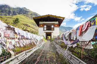 Cristof Bals, El puente colgante de cadenas de hierro (Bután, Asia)