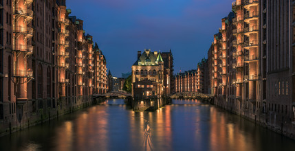 Jean Claude Castor, Hamburgo - Speicherstadt Panorama durante la hora azul
