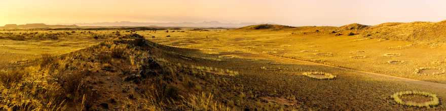 Michael Stein, Atardecer en el desierto de Namib - una vista ininterrumpida - Namibia, África)