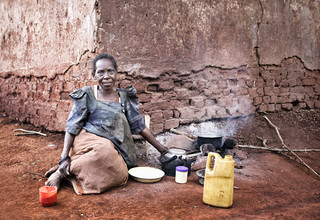 Victoria Knobloch, anciana en Uganda (Uganda, África)