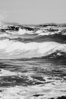Nadja Jacke, Rompiendo las olas del Mediterráneo frente a Formentera (España, Europa)