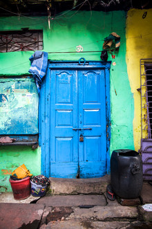 Miro May, Puerta Azul (India, Asia)