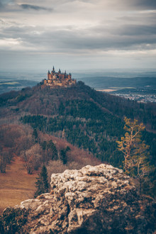 Eva Stadler, castillo de Hohenzollern desde las colinas cercanas (Alemania, Europa)