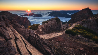 Jean Claude Castor, Madeira Pico do Ariero Puesta de sol sobre un mar de nubes (Portugal, Europa)