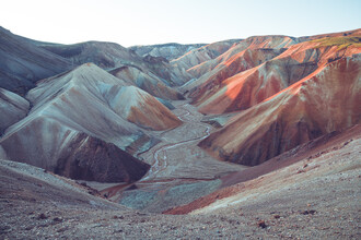Franz Sussbauer, Montañas coloridas al amanecer - Islandia, Europa)
