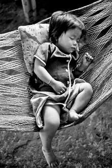 Niño inocente en el delta del Mekong - Fotografía artística de Silva Wischeropp