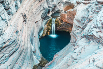 Leander Nardin, cascada en un desfiladero - Australia, Oceanía)
