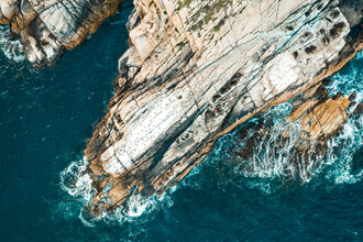 Leander Nardin, roca y océano desde arriba