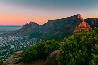 Felix Baab, Table Mountain en Ciudad del Cabo durante la puesta de sol (Sudáfrica, África)