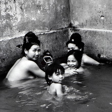 Silva Wischeropp, familia tailandesa bañándose - Son La - Nordwest Vietnam - Asien