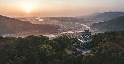 Leander Nardin, castillo japonés en la cima de una montaña (Japón, Asia)