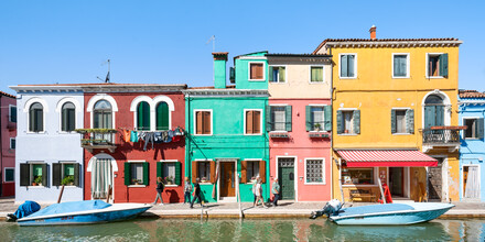 Jan Becke, Coloridas fachadas de casas en Burano (Italia, Europa)