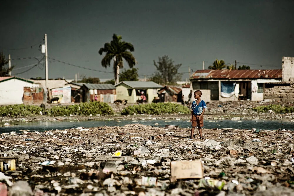 Ti Ayiti à Port-au-Prince - Photographie d'art par Frank Domahs