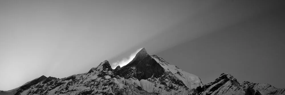 Himalaya - Machapuchre Sunrise - Photographie d'art par Marco Entchev