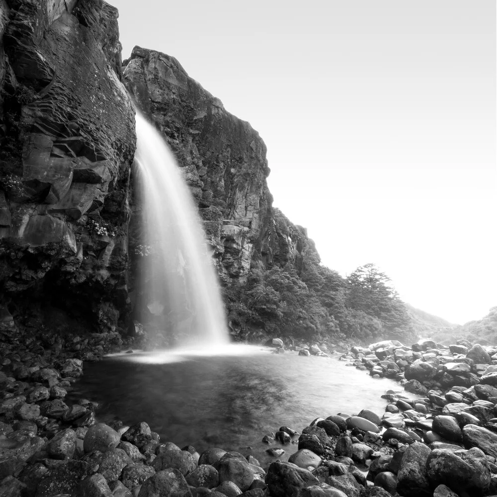 Taranaki Falls - Photographie d'art par Christian Janik
