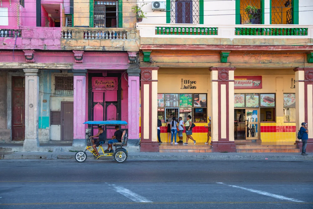 Pousse-pousse dans la Vieille Havane - Photographie fineart de Miro May