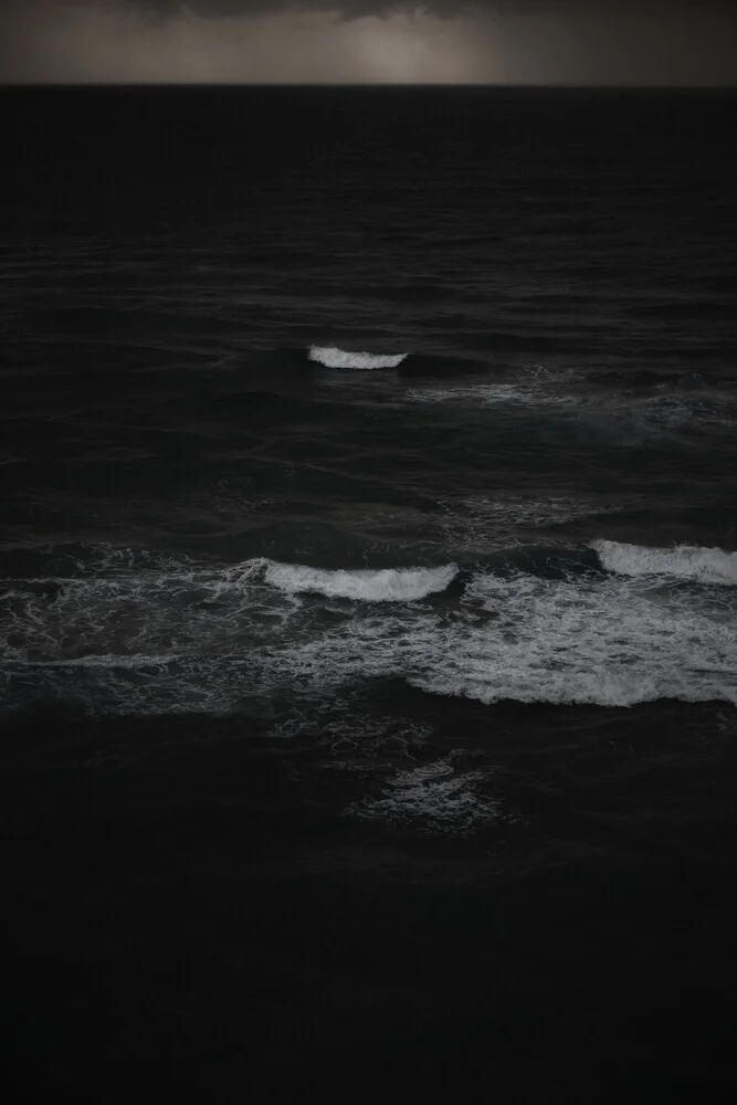 Dark Sea II - Photographie d'art de Tal Paz-fridman