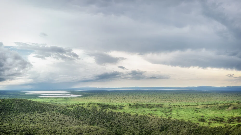 Panorama Queen Elisabeth Nationalpark Uganda - Lake George - Photographie d'art par Dennis Wehrmann
