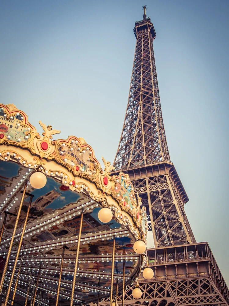 Karussell am Eiffelturm 1 - Photographie d'art par Johann Oswald
