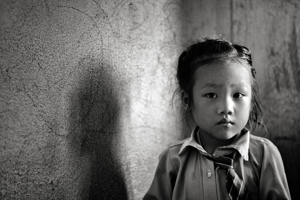 Mädchen aus Kathmandu - Photographie d'art par Victoria Knobloch