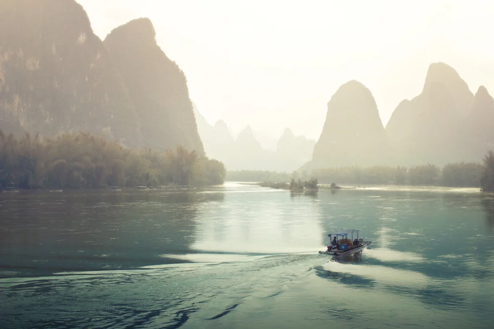 Rivière Li dans le brouillard - Photographie fineart de Victoria Knobloch