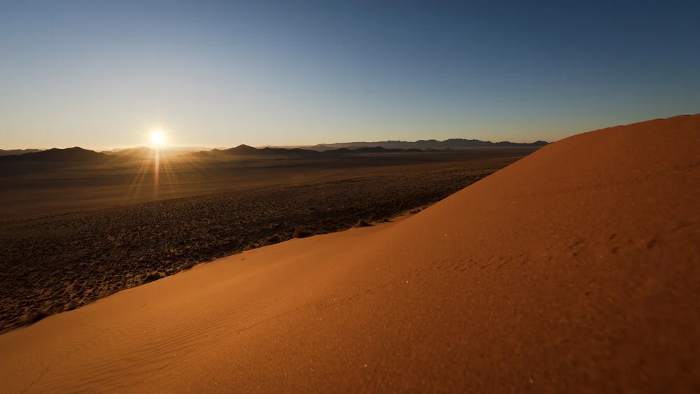 Sunrise Namib Naukluft Park Namibie - Photographie fineart par Dennis Wehrmann