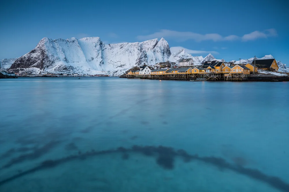 Sakrisøy & Reinebringen // îles Lofoten, Norvège - fotokunst von Eva Stadler