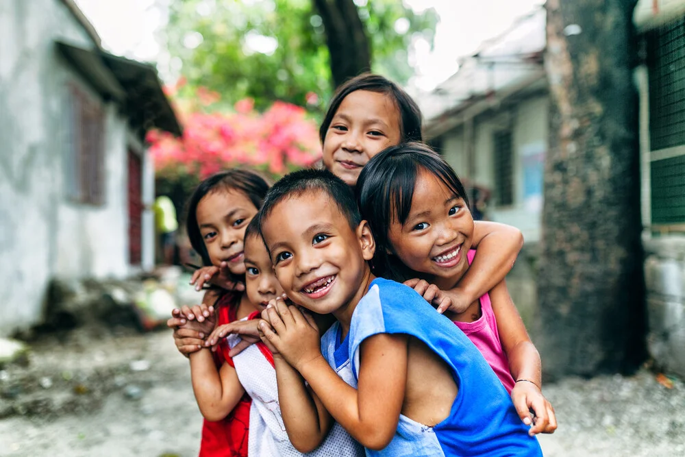 Kids of the Philippines - Photographie d'art par Oliver Ostermeyer