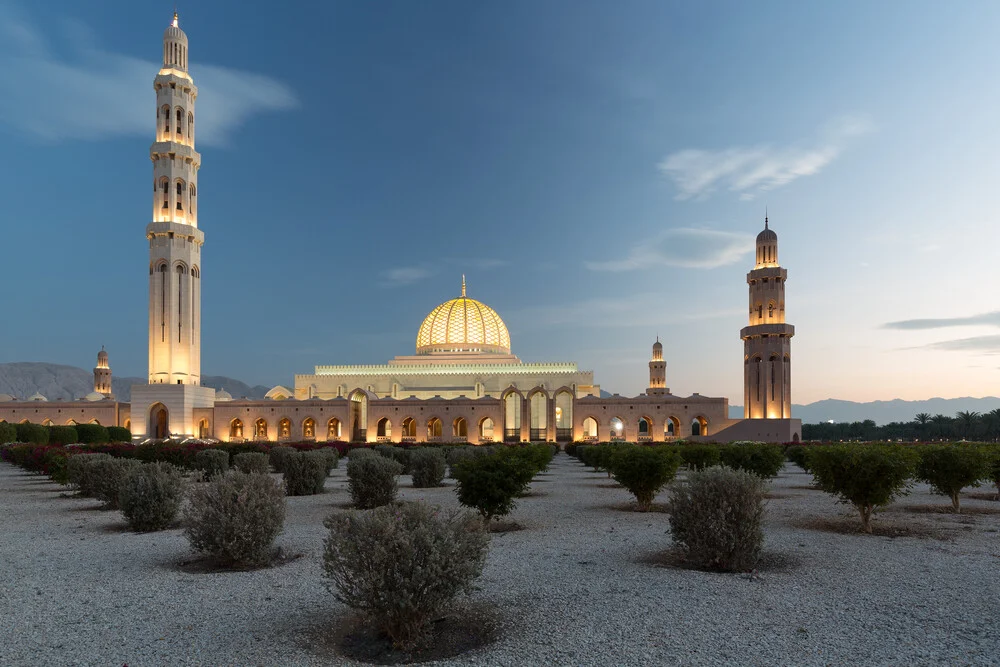 Grande Mosquée du Sultan Qaboos, Mascate, Oman - Photographie fineart par Eva Stadler