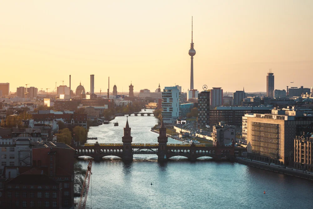 Berlin - Skyline Oberbaumbrücke - Photographie d'art par Jean Claude Castor