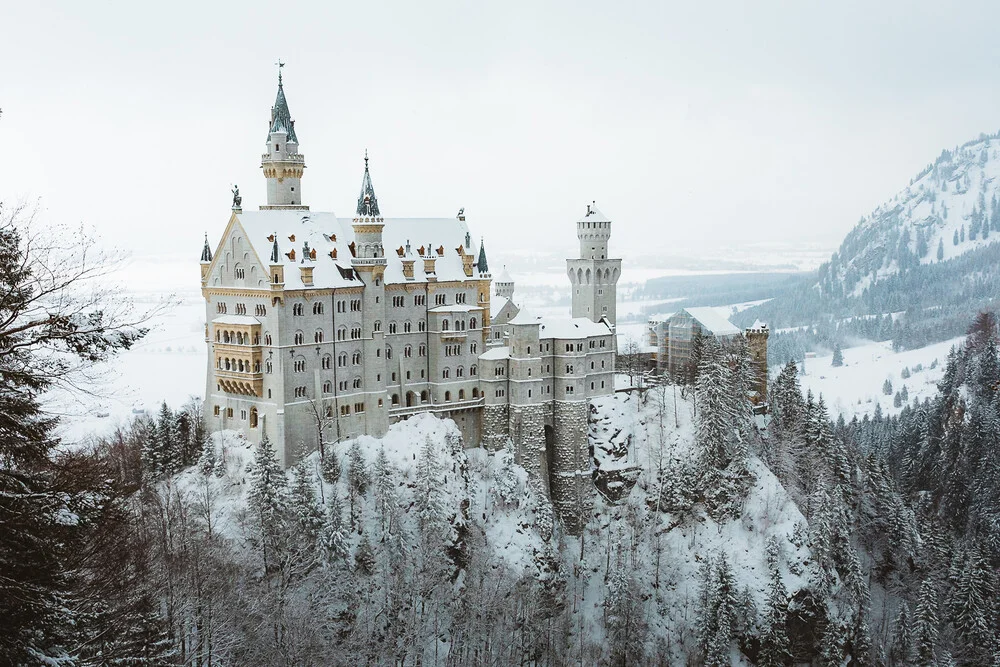 Winter Wonderland au château de Neuschwanstein - fotokunst von Asyraf Syamsul