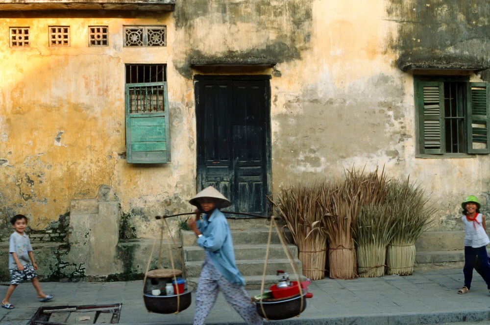 Strassenküche - Strassenverkäufer - HOI AN - Vietnam - Photographie d'art par Silva Wischeropp
