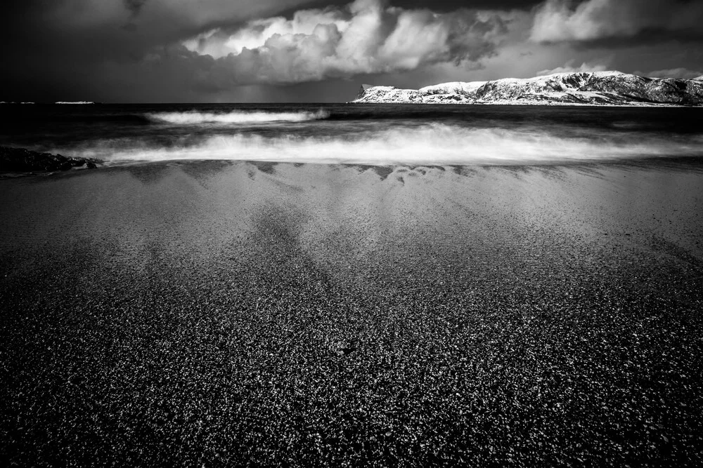 Arctic Beach N&B - Photographie d'art par Sebastian Worm