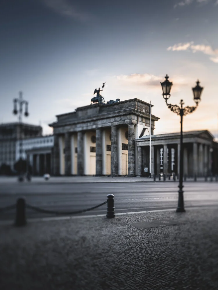 Brandenburger Tor zum Sonnenaufgang - Photographie d'art par Ronny Behnert